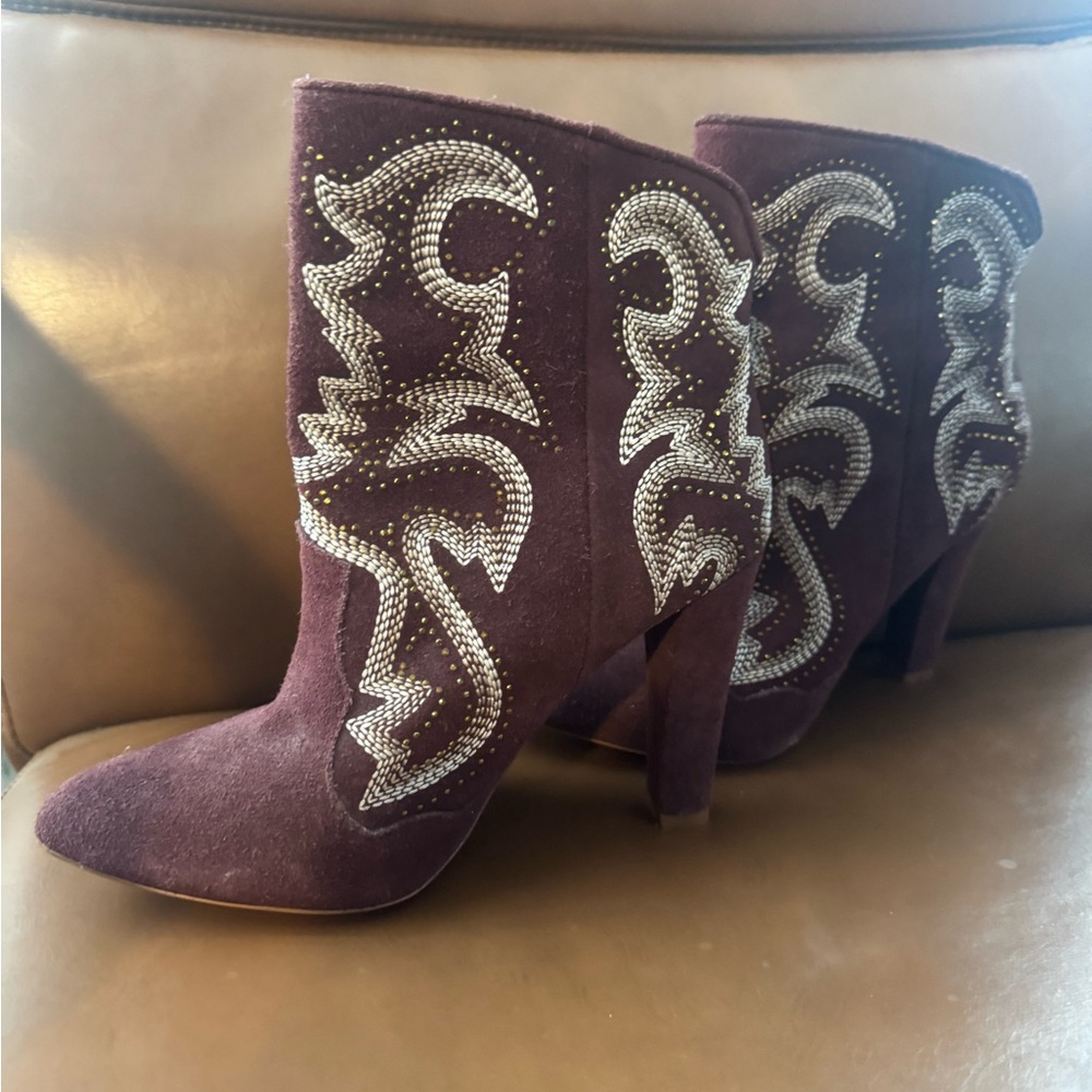 Steve Madden Size 6 Burgundy Suede Western Embroidered Ankle Booties Heels - Picture 3 of 8